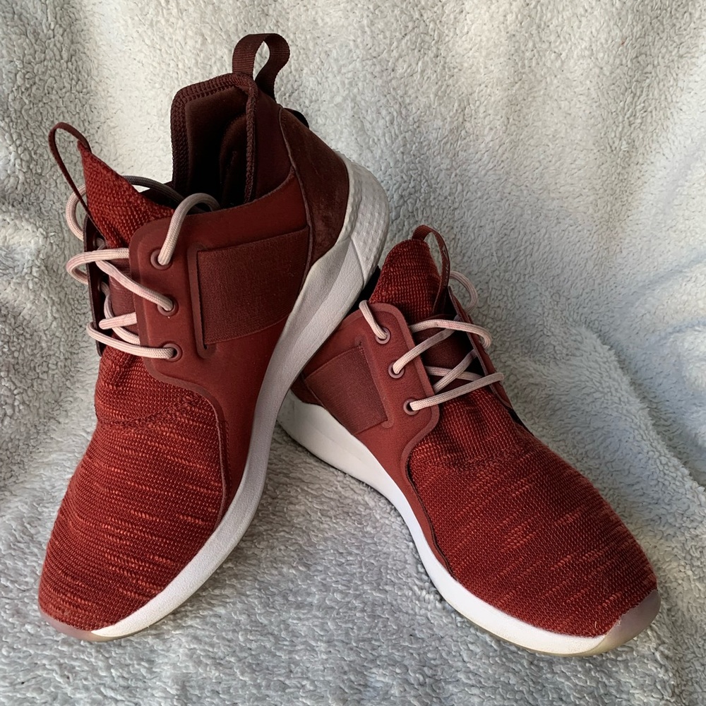 Reebok sneakers, wine and blush, size 10
